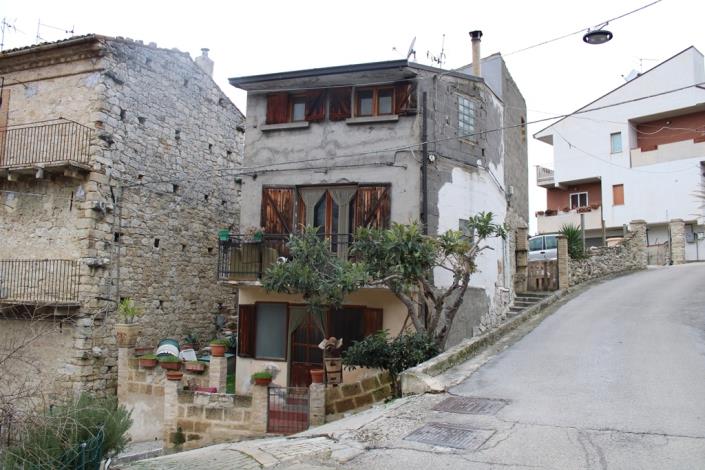 Image No.10-3 Bed Townhouse for sale