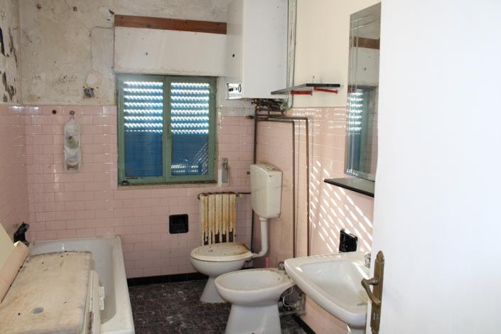 Image No.13-3 Bed Semi-Detached for sale