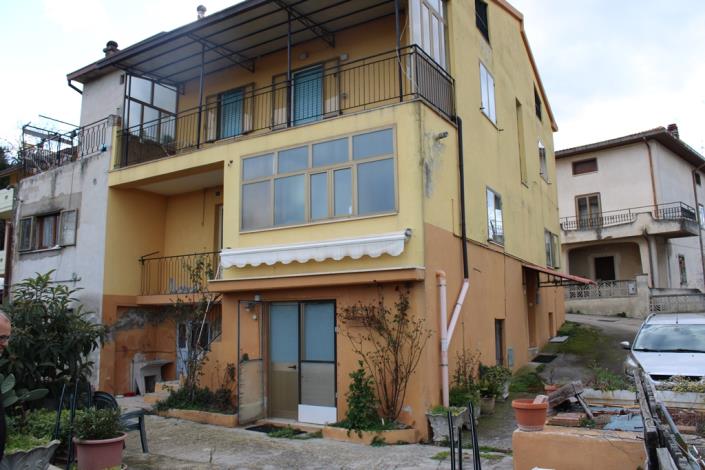 Image No.2-6 Bed Semi-Detached for sale