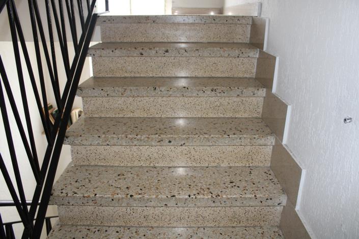 Image No.12-6 Bed Semi-Detached for sale