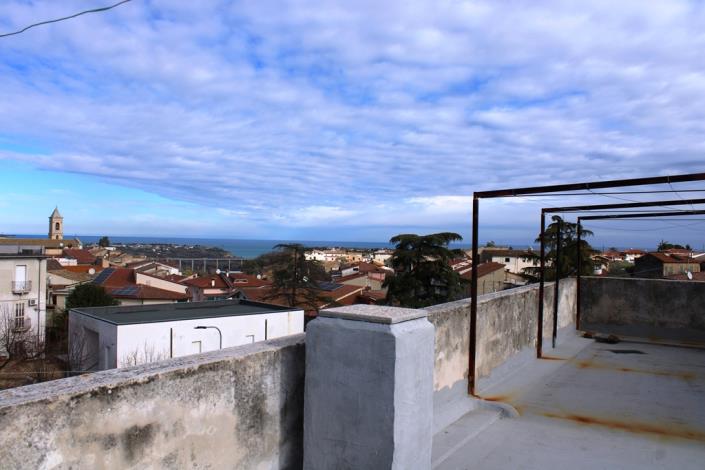 Image No.2-6 Bed Villa / Detached for sale