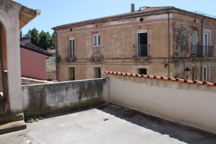 Image No.12-6 Bed Townhouse for sale