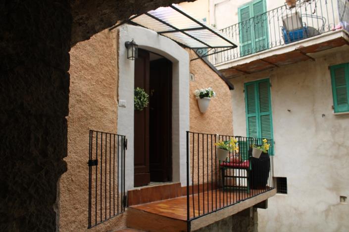 Image No.7-2 Bed Townhouse for sale