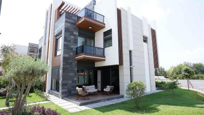 Villa / Détaché de 5 chambres à vendre à Konyaalti