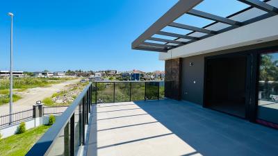 Villa / Détaché de 4 chambres à vendre à Çamyuva