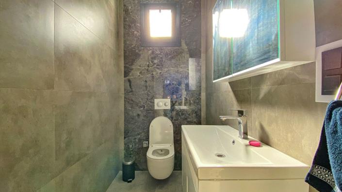 Image No.18-4 Bed Villa / Detached for sale