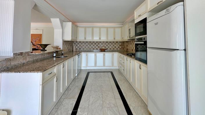 Image No.14-4 Bed Villa / Detached for sale