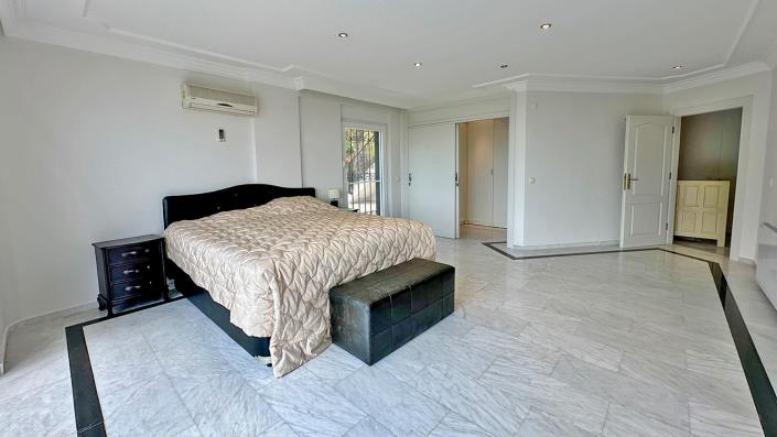 Image No.24-4 Bed Villa / Detached for sale