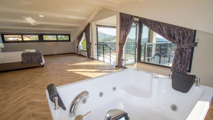 Image No.11-5 Bed Villa / Detached for sale