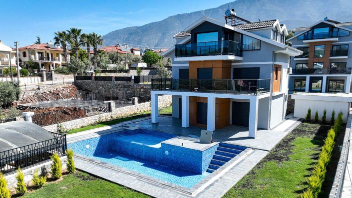 Image No.1-Villa / Détaché de 5 chambres à vendre à Hisaronu