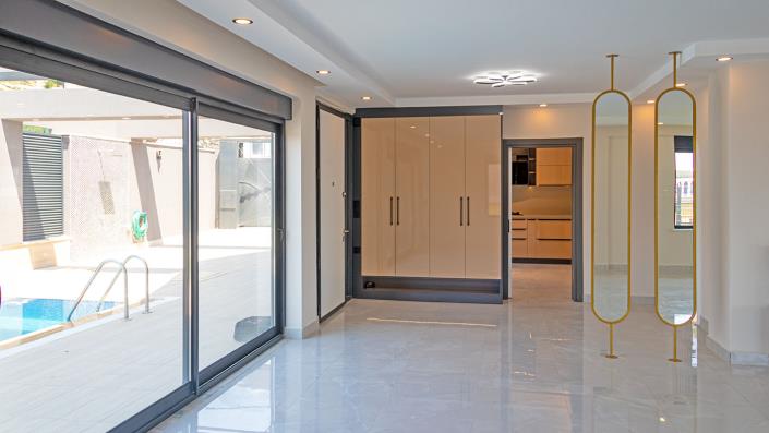 Image No.9-5 Bed Villa / Detached for sale