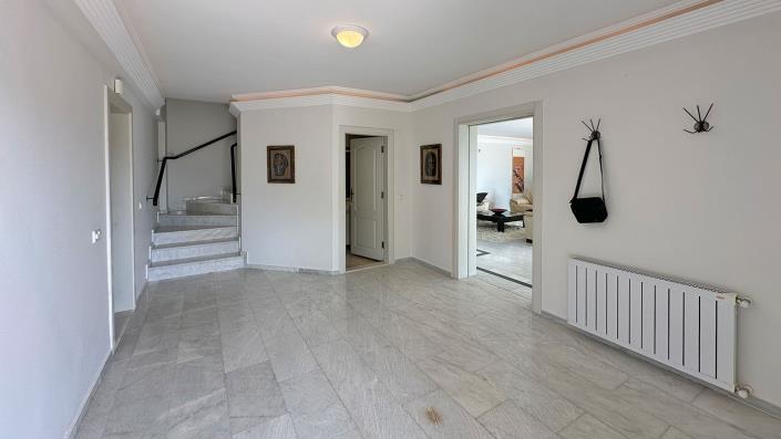 Image No.15-4 Bed Villa / Detached for sale