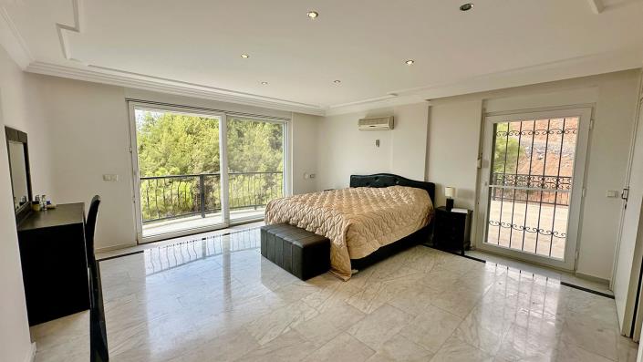 Image No.21-4 Bed Villa / Detached for sale