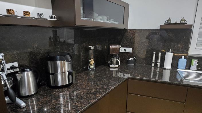 Image No.21-9 Bed Apartment for sale