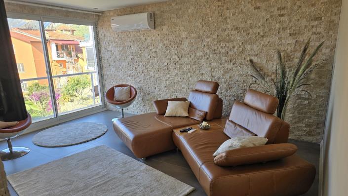 Image No.28-9 Bed Apartment for sale