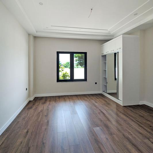 Image No.12-7 Bed Villa / Detached for sale