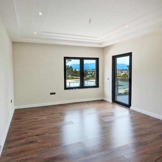 Image No.32-7 Bed Villa / Detached for sale