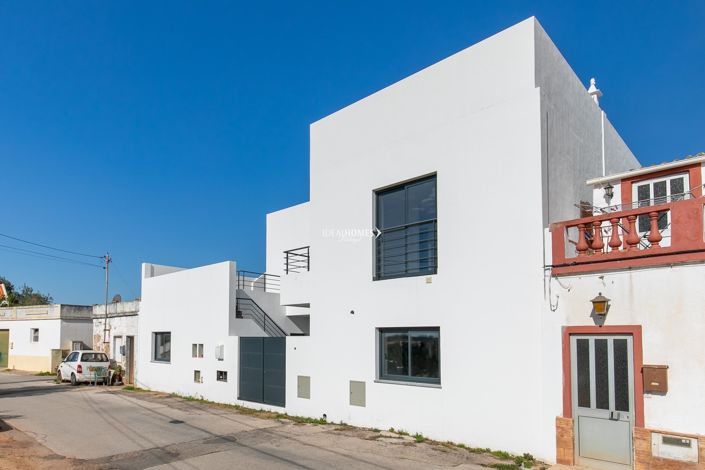 Image No.1-6 Bed Villa for sale
