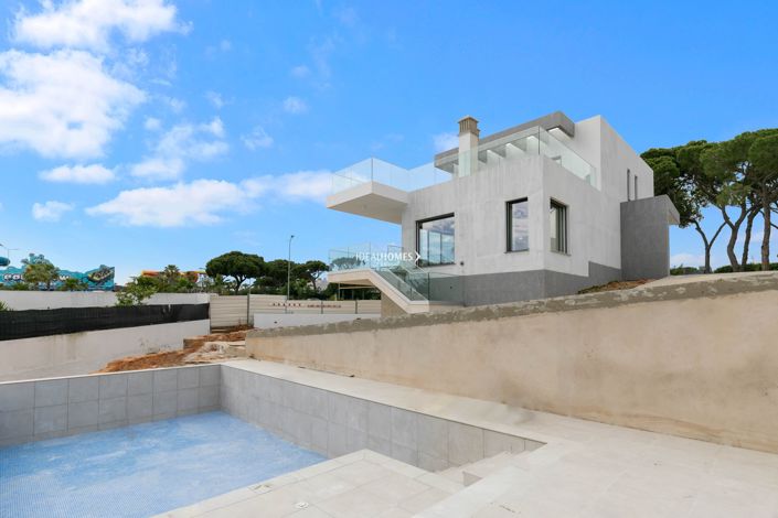 Image No.1-3 Bed Villa for sale