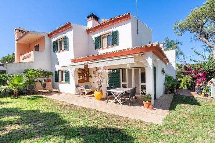 Image No.1-4 Bed Villa for sale