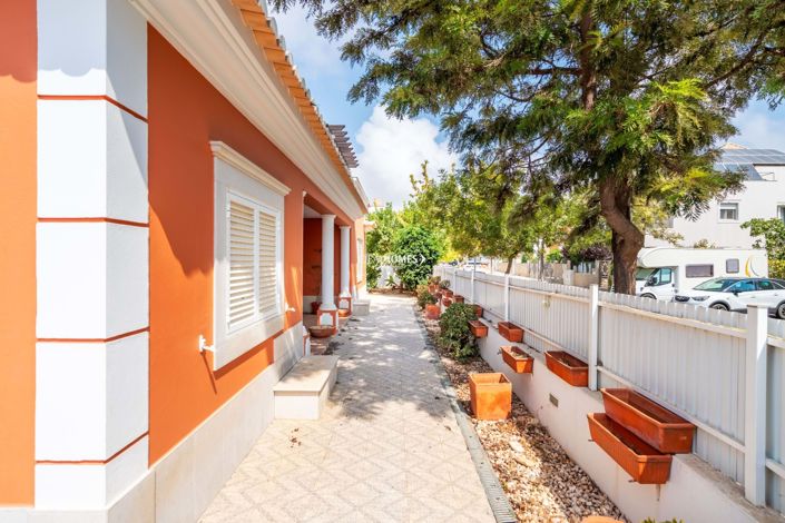 Image No.1-4 Bed Villa for sale