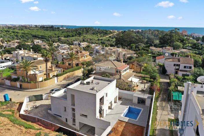 Image No.1-4 Bed Villa for sale