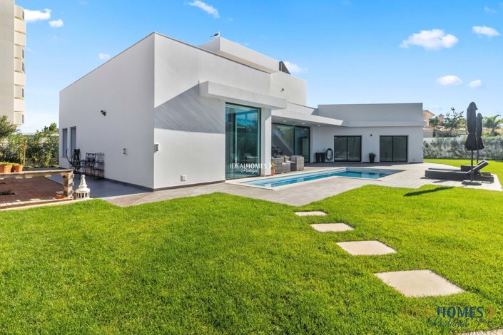 Image No.1-4 Bed Villa for sale