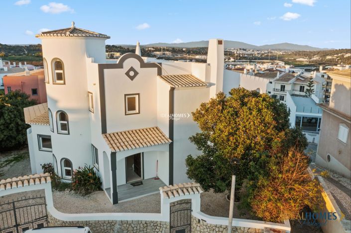 Image No.1-4 Bed Villa for sale