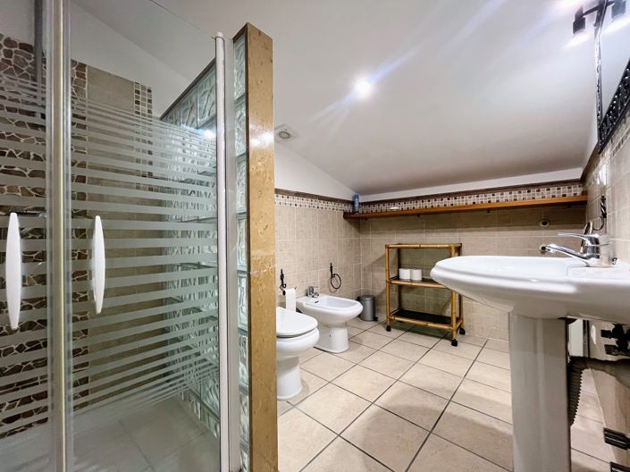 Image No.15-3 Bed Property for sale