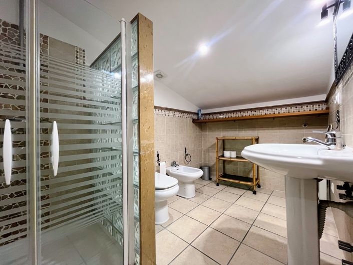 Image No.15-3 Bed Property for sale