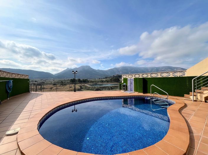 Image No.17-3 Bed Property for sale