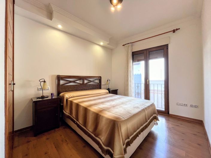 Image No.7-3 Bed Property for sale