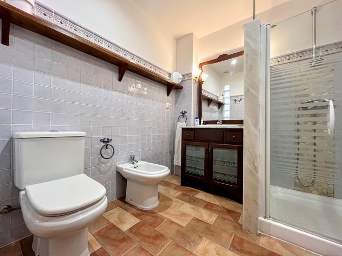 Image No.9-3 Bed Property for sale