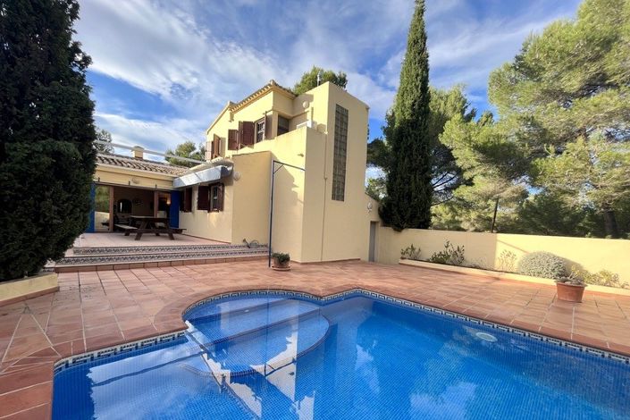 Image No.1-4 Bed Villa for sale
