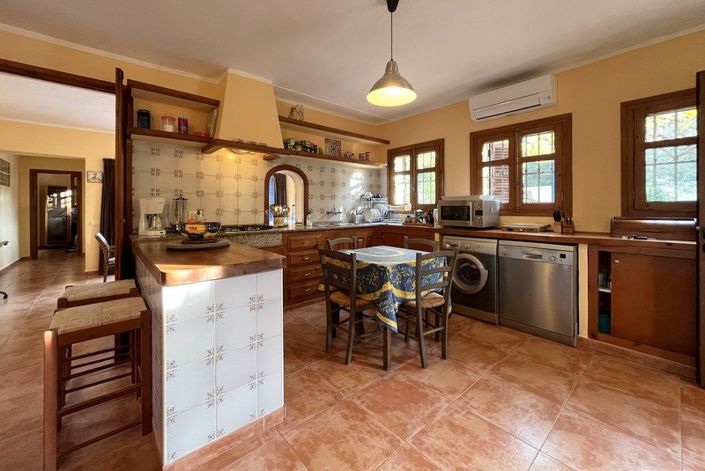 Image No.3-4 Bed Villa for sale