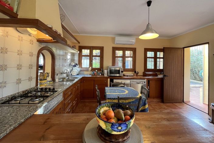 Image No.4-4 Bed Villa for sale