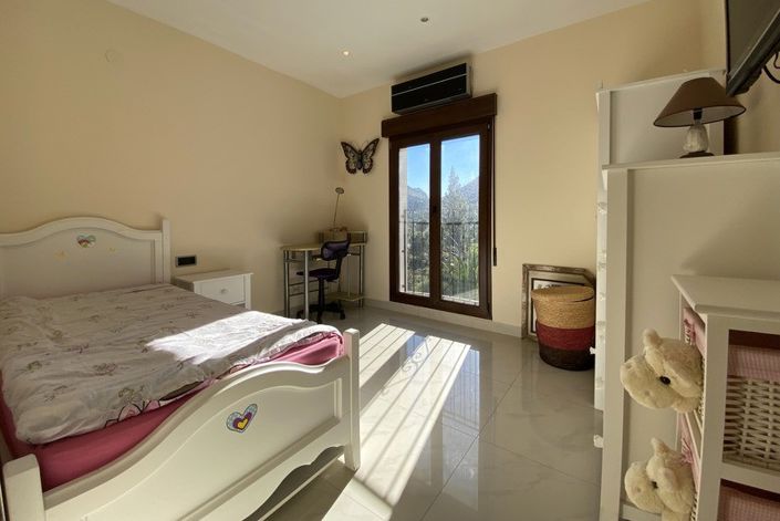 Image No.12-4 Bed Villa for sale