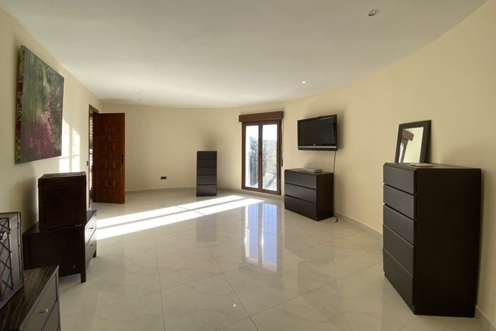 Image No.20-4 Bed Villa for sale