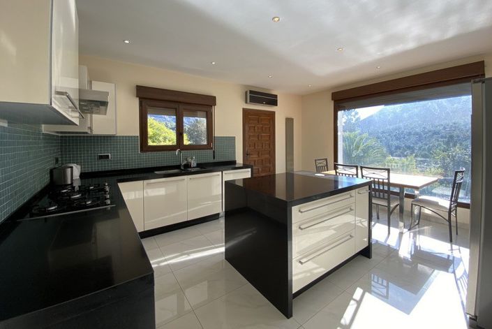 Image No.8-4 Bed Villa for sale