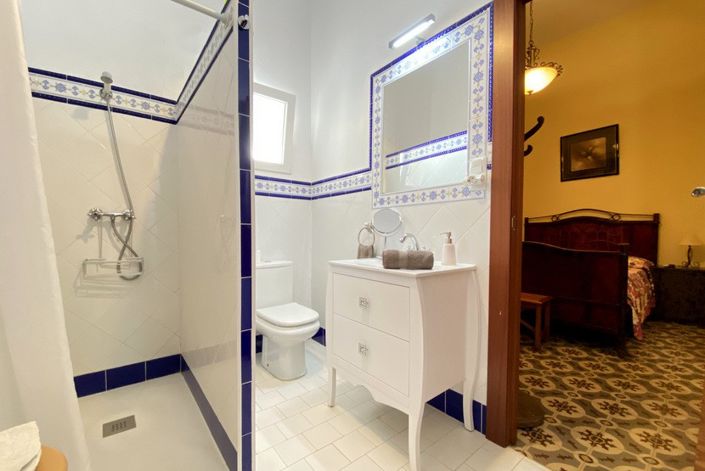 Image No.21-7 Bed Villa for sale