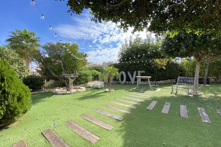 Image No.4-7 Bed Villa for sale