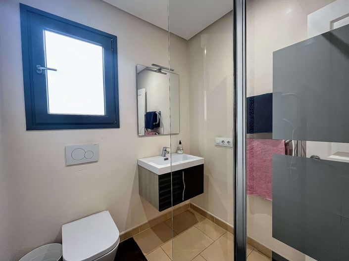 Image No.14-5 Bed Townhouse for sale