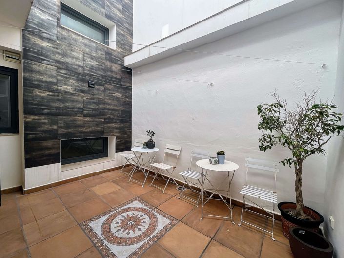 Image No.18-5 Bed Townhouse for sale