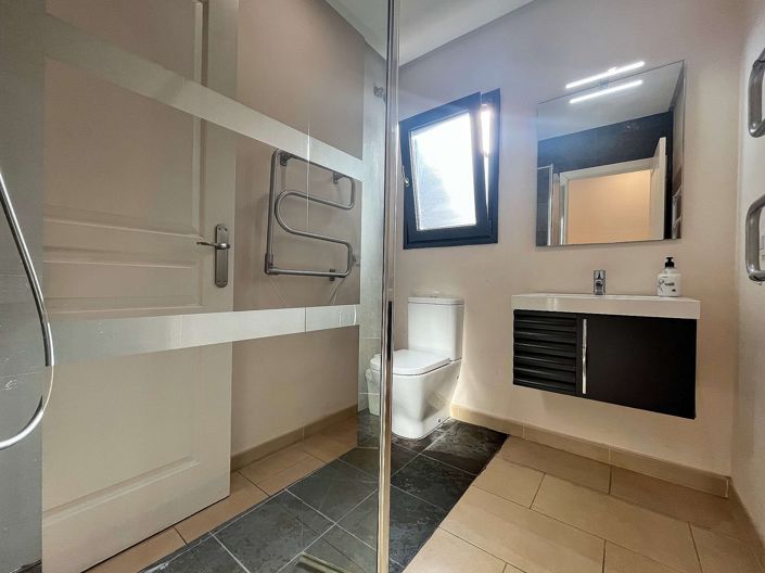 Image No.5-5 Bed Townhouse for sale