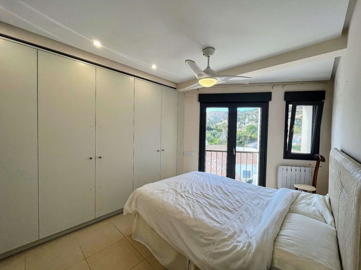 Image No.7-5 Bed Townhouse for sale