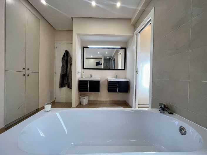 Image No.9-5 Bed Townhouse for sale