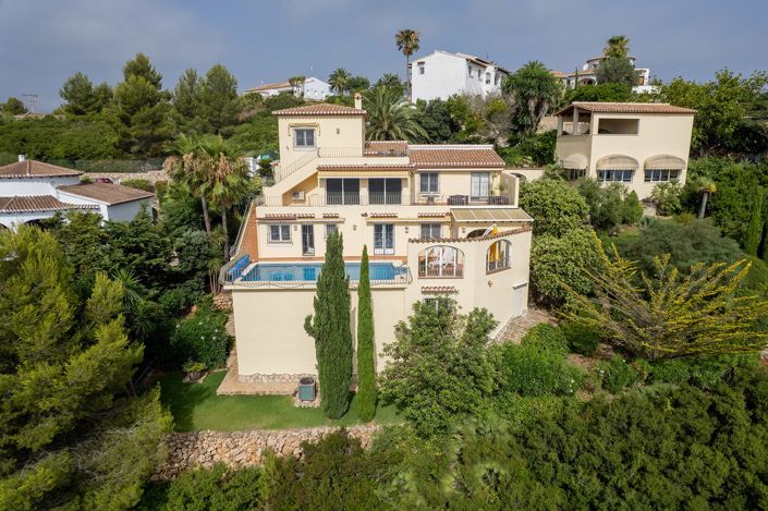 Image No.1-5 Bed Villa for sale