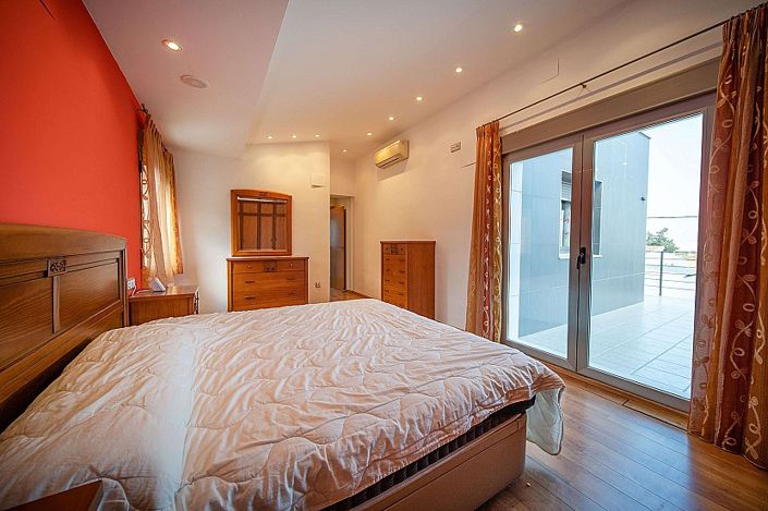 Image No.12-4 Bed Villa for sale