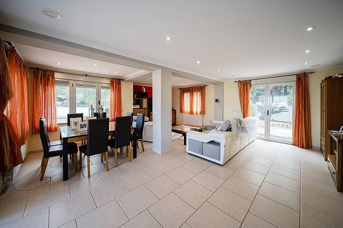 Image No.3-4 Bed Villa for sale