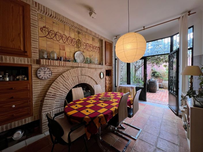 Image No.10-5 Bed Townhouse for sale